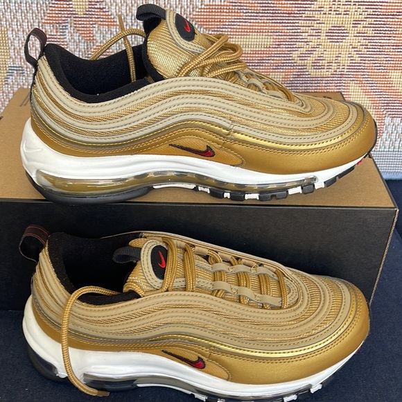 Nike WMNS Air Max 97
Metallic Gold/Black/White/ Varsity Red
Size 6.5
DQ9131-700 - Picture 9 of 16